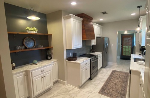 Tupelo Cottage | Charming 2-bedroom cottage in Tupelo with WiFi and AC