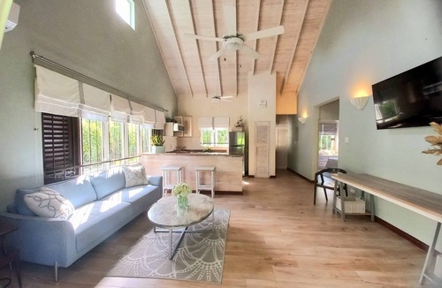 Rock Dundo Cottage | Charming 2-bedroom cottage with AC and WiFi near Beach on West Coast