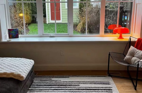 Courtenay House | Charming 2-bedroom Duplex with WiFi and AC in Courtenay