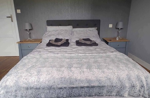 Chaulieu House | Charming 2-bedroom farmhouse in Chaulieu. Only 10 mins drive to town. 3 star acc