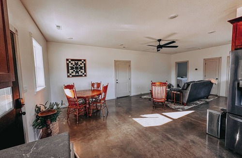 Easley House | Charming 2-bedroom Farmhouse in Rocheport