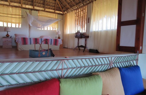 Puerto Bahia House | Charming 2-bedroom farmhouse in enchanting El Limón with WiFi