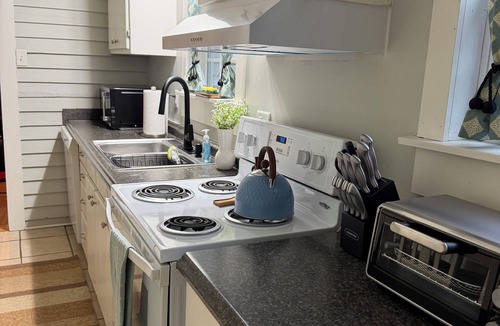 Americus House | Charming 2-bedroom farmhouse in enchanting Americus with AC