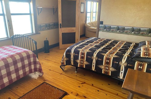 Samnorwood House | Charming 2-bedroom farmhouse in Shamrock, TX