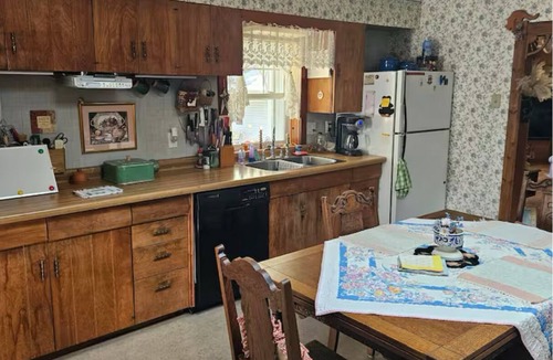 Houston County House | Charming 2-bedroom farmhouse with WiFi, AC in enchanting Houston