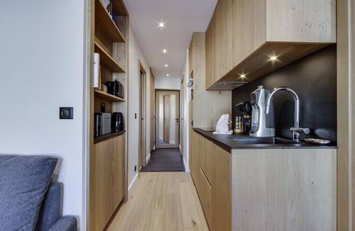 Le Cret Apartment | Charming 2-Bedroom Renovated Apartment with Parking and Ski Locker, 500m from Val d'Isère Center