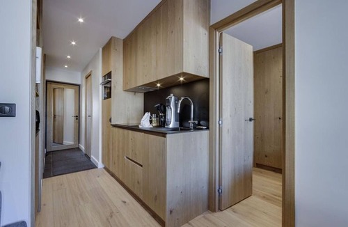 Le Cret Apartment | Charming 2-Bedroom Renovated Apartment with Parking and Ski Locker, 500m from Val d'Isère Center