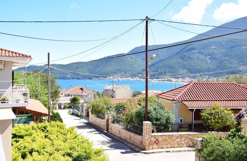 Karavomylos Apartment | Charming 2-bedroom apartment in peaceful Karavomylos with AC, WiFi