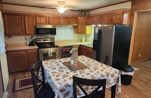 Talcott House | Charming 2-bedroom Greenbrier River house with WiFi, AC in welcoming Talcott, WV