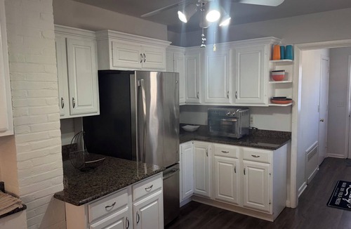 Bridgeport House | Charming 2-bedroom house in Bridgeport.Trumbull/Fairfield line with AC, WiFi.