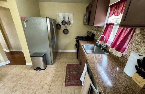 Brookline House | Charming 2-bedroom house with AC, WiFi in Pittsburgh