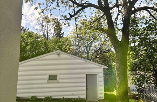 St. Paul House | Charming 2-bedroom house in Saint Paul with AC