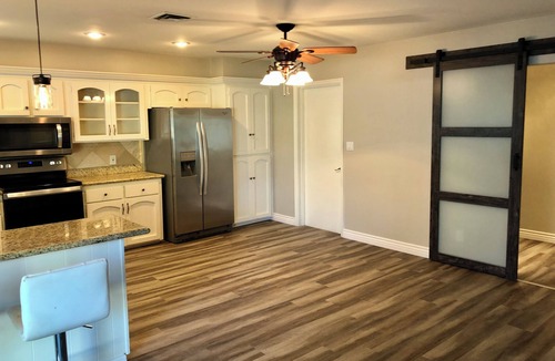 Mary Katherine Estates House | Charming 2-bedroom house in serene Scottsdale with WiFi, AC