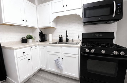 South Bend House | Charming 2-bedroom home, close to Downtown South bend and 5 mins away from ND