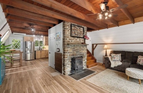 Fiskdale House | Charming 2-bedroom house in Terrific Sturbridge with AC