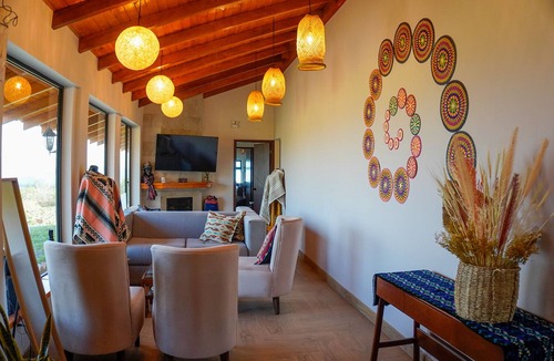 San Pablo del Lago House | Charming 2-bedroom house in Cotacachi with WiFi access