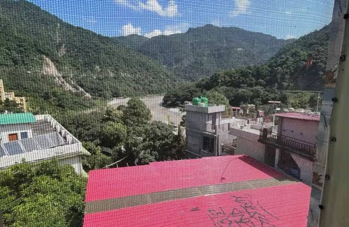 Tapovan House | Charming 2-bedroom home in fabulous Rishikesh with WiFi, AC