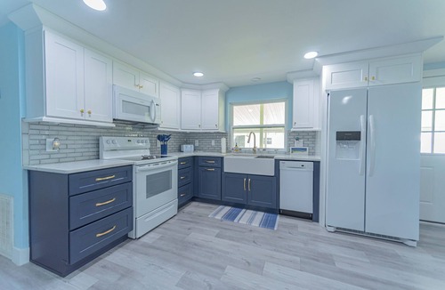 Edgewater House | Charming 2-bedroom house in Edgewater Florida boat ramp fishing pier and pool
