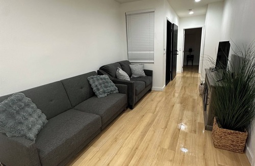 Northwest Anaheim House | Charming 2-bedroom house in brilliant Fullerton with AC
