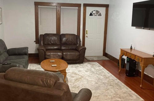 La Crosse House | Charming 2-bedroom house with WiFi, AC in delightful La Crosse