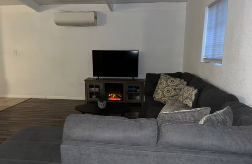 Lancaster House | Charming 2-bedroom house with WiFi and AC in Lancaster