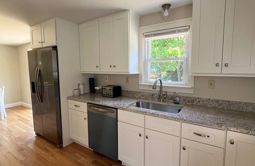 Waterford House | Charming 2-bedroom house with WiFi, AC in lovely Waterford