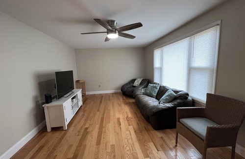 Waterford House | Charming 2-bedroom house with WiFi, AC in lovely Waterford
