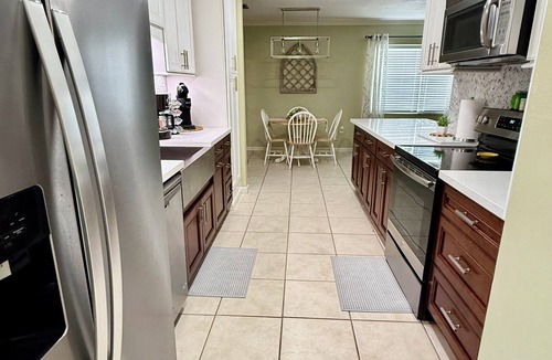Sebring House | Charming 2-bedroom home in beautiful Sebring with tranquil reading & work space.