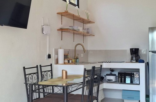 Rio Seco House | Charming 2-bedroom house with WiFi, AC in soothing Tempate.