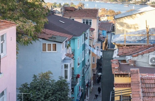 Istanbul City Center House | Charming 2-bedroom house with WiFi and AC in vibrant Istanbul