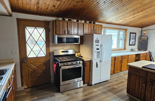 Pickett House | Charming 2-bedroom house with AC, WiFi in delightful Eldorado