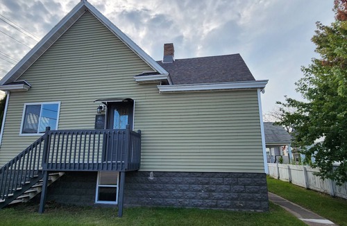 Escanaba House | Charming 2-bedroom house with WiFi, AC in cool Escanaba
