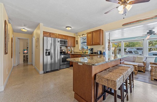 Little Venice House | Charming 2-bedroom house in beautiful Marathon with Swim Spa, Dock, Pets Welcome