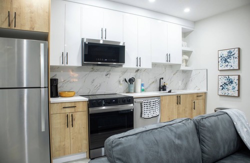 Southwest Calgary House | Charming 2-bedroom house in delightful Calgary with WiFi