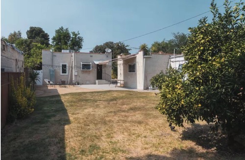 Burbank House | Charming 2-bedroom house in delightful Burbank with WiFi, AC