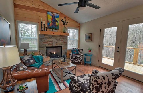 Clayton House | Charming 2-bedroom house with WiFi, AC nestled in the mountains of clayton