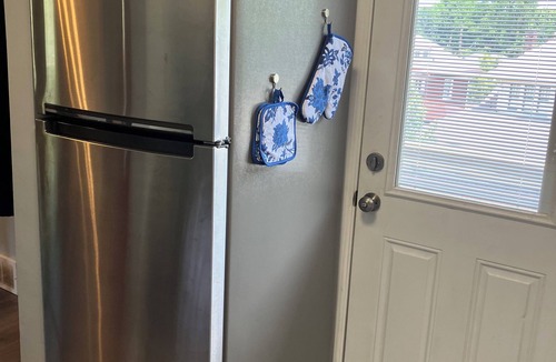Crafton House | Charming 2-bedroom house in Crafton with WiFi and central air