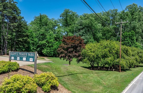 Hickory House | Charming 2-bedroom house in downtown Hickory conveniently located!