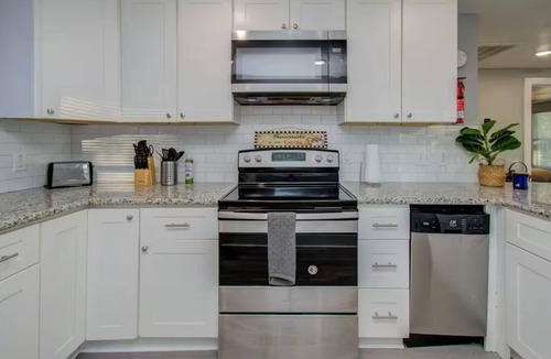 Greater East End House | Charming 2-bedroom house 15min from Downton Houston