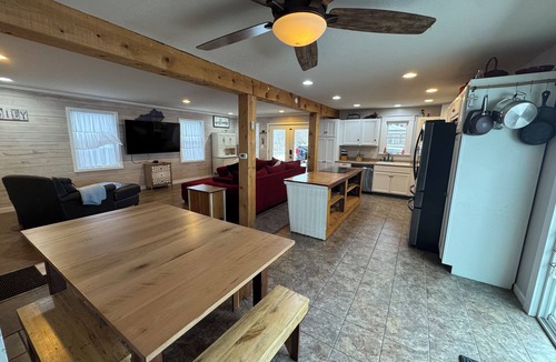 Windsor House | Charming 2-bedroom house in the heart of Appalachia