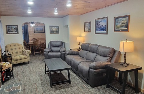 Winter House | Charming 2-bedroom house near Loretta