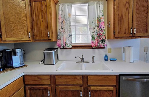 Mulhall House | Charming 2-bedroom house in Mulhall, near I-35 and OSU