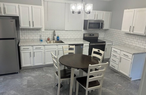 Reading House | Charming 2-bedroom house in superb Reading with WiFi, AC