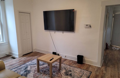 Teaneck House | Charming 2-bedroom house in delightful Teaneck with AC, WiFi