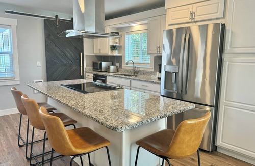 Albany House | Charming 2-bedroom house in Albany with AC, WiFi