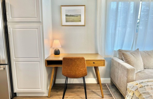 Albany House | Charming 2-bedroom house in Albany with AC, WiFi