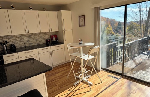Derby House | Charming 2-bedroom house with WiFi, AC in delightful Derby