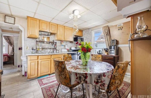 Hopelawn House | Charming 2-bedroom house with fitness room and AC in pleasant Edison