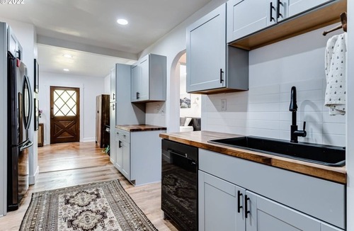 West Eugene House | Charming 2 bedroom house, 1 mile from U of O and 7 minute walk to DT Eugene.