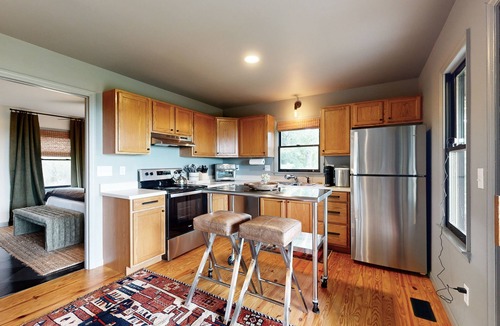 Piney Mountain House | Charming 2 bedroom house with stunning mountain and valley views